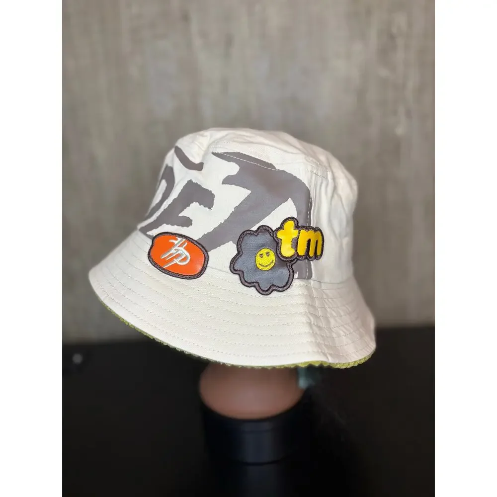 NWT Sz. M - Men's Hyde Park Bucket Hat (Cream w/ Patches)